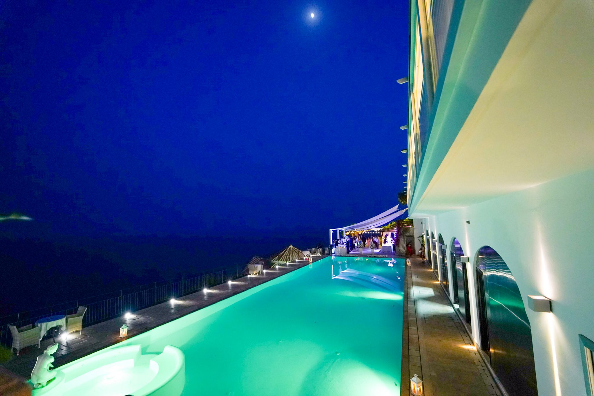 italian wedding amalfi pool setup night